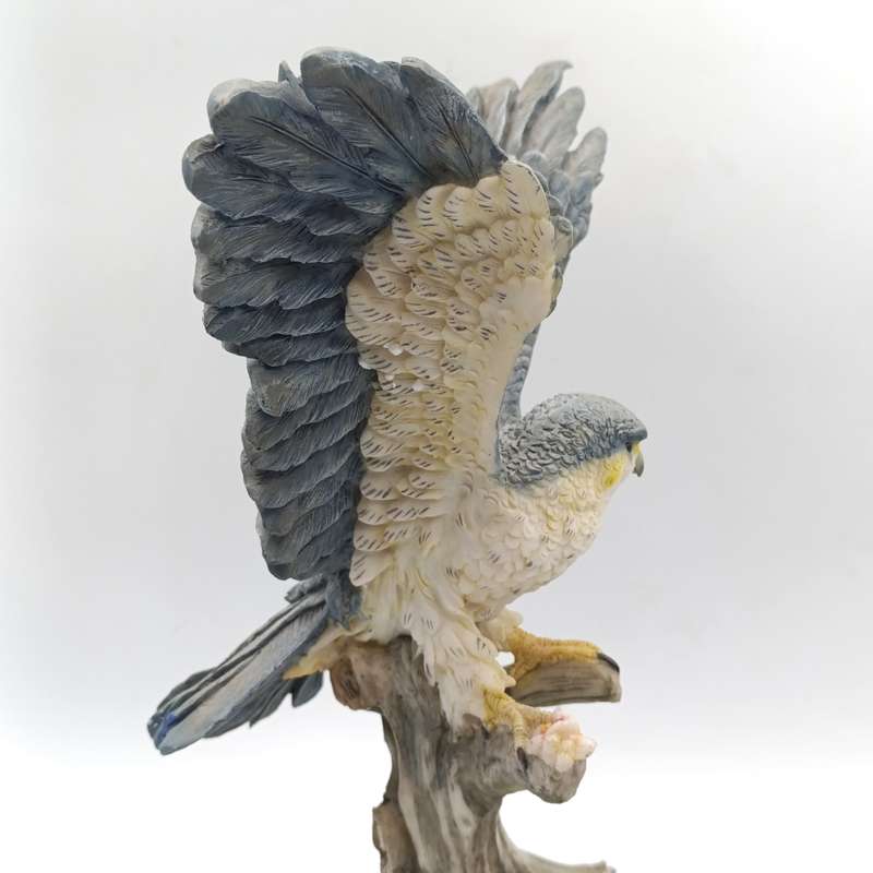 Beautiful Peregrine Falcon poly-resin scuplture - La Anina collection - tail feather chipped