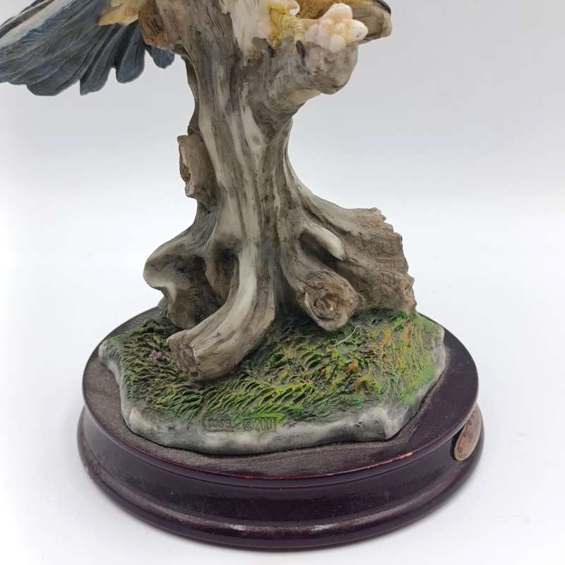 Beautiful Peregrine Falcon poly-resin scuplture - La Anina collection - tail feather chipped