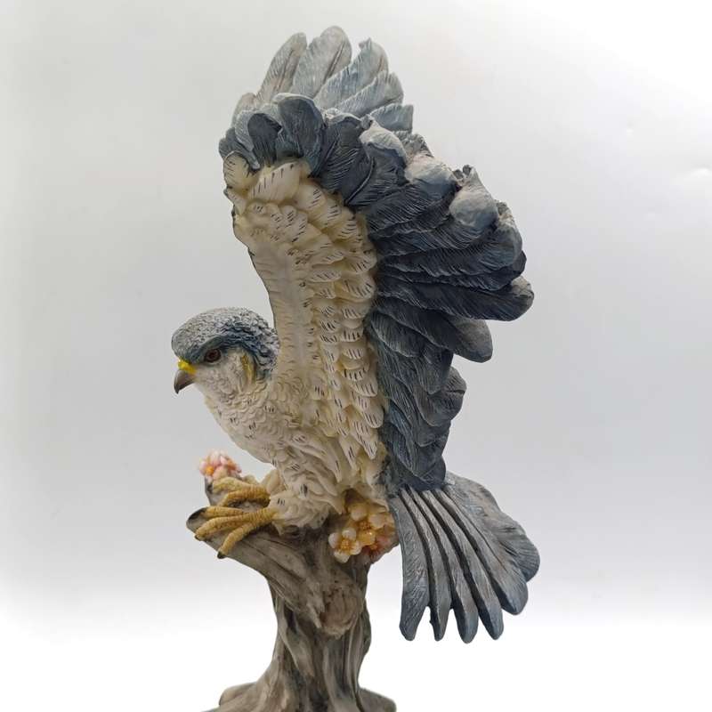 Beautiful Peregrine Falcon poly-resin scuplture - La Anina collection - tail feather chipped