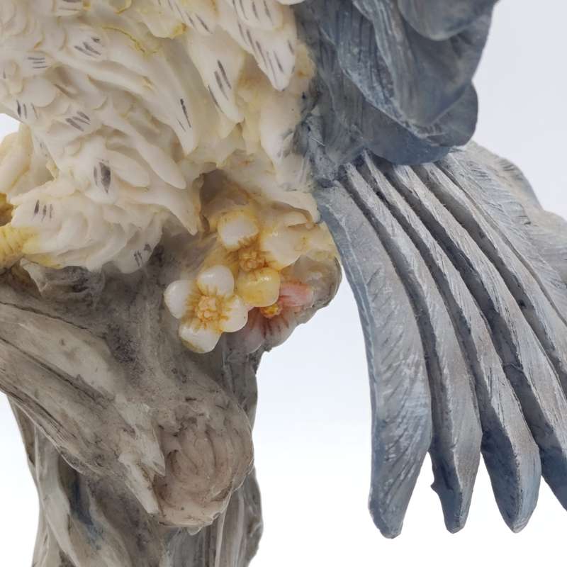 Beautiful Peregrine Falcon poly-resin scuplture - La Anina collection - tail feather chipped
