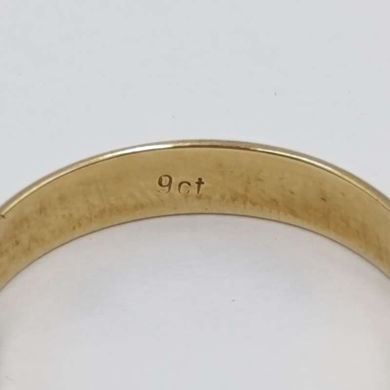9kt Gold wedding band ring - weighs 2,3 grams - size S