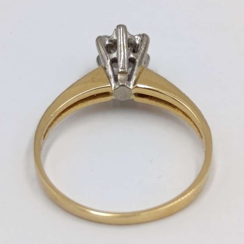 18kt Yellow gold diamond ring with 0.22ct diamond - weighs 3,0 grams - size P