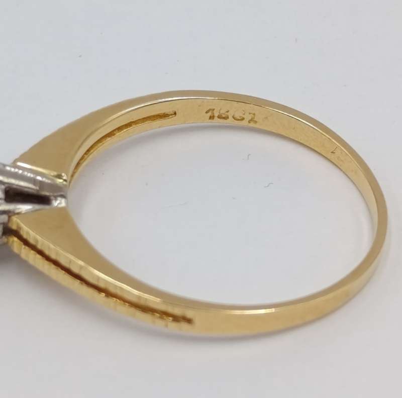 18kt Yellow gold diamond ring with 0.22ct diamond - weighs 3,0 grams - size P