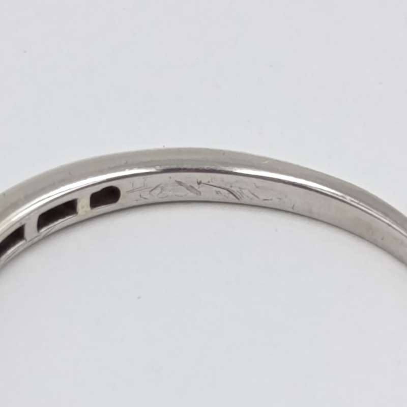 9kt White gold diamond ring wedding band - 18 small diamonds - weighs 2,0 grams - size U