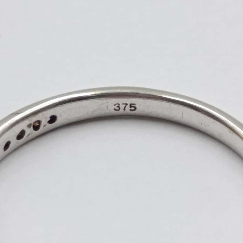 9kt White gold diamond ring band with 16 small diamonds - weighs 1,8 grams - size Q
