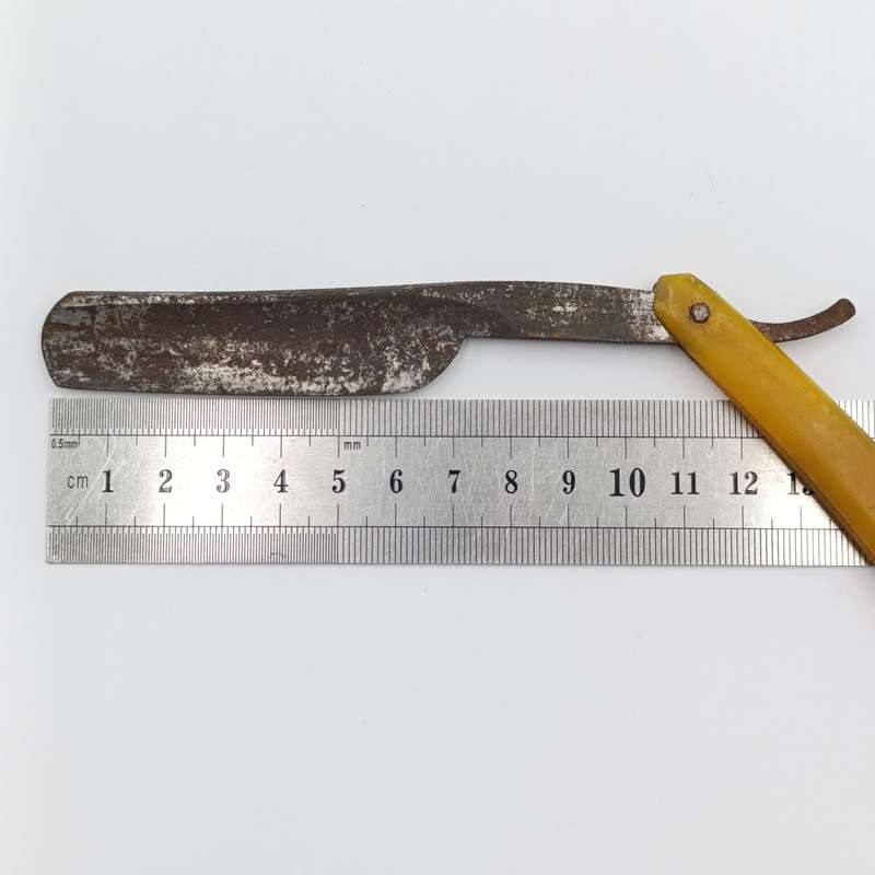 JA Henckels Vintage Straight Razor - Bit of rust otherwise still excellent