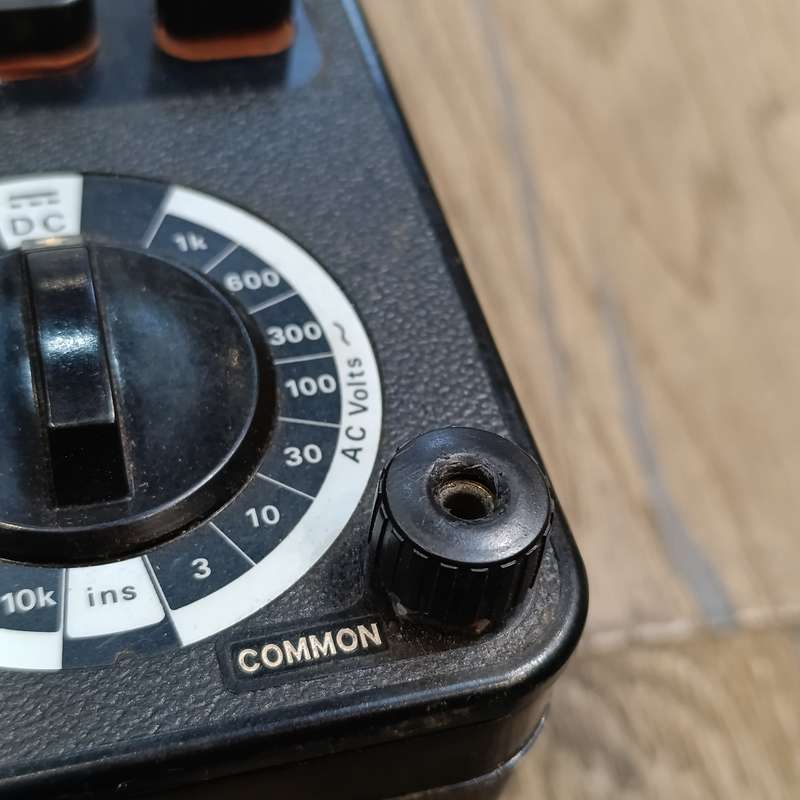 Vintage Universal Avo Meter model 8 in case