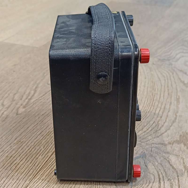 Vintage Universal Avo Meter model 8 in case