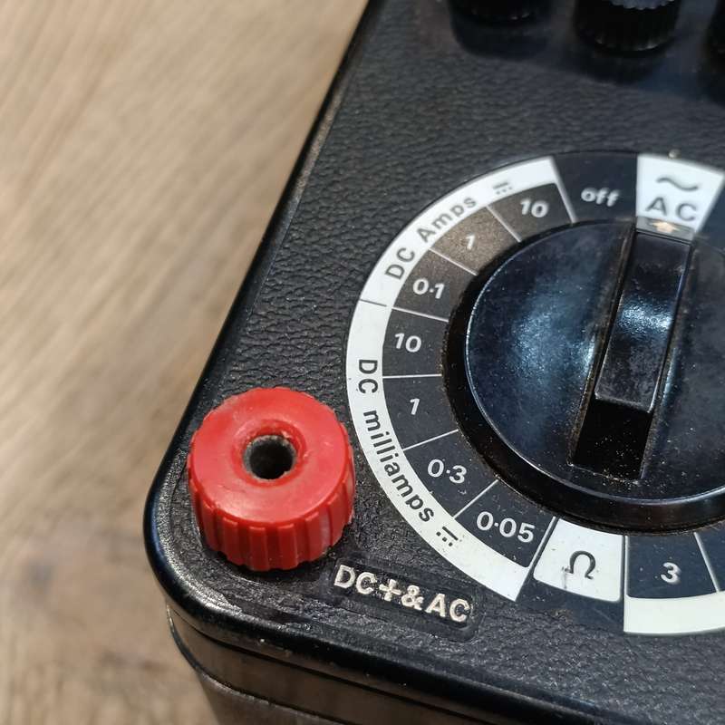 Vintage Universal Avo Meter model 8 in case