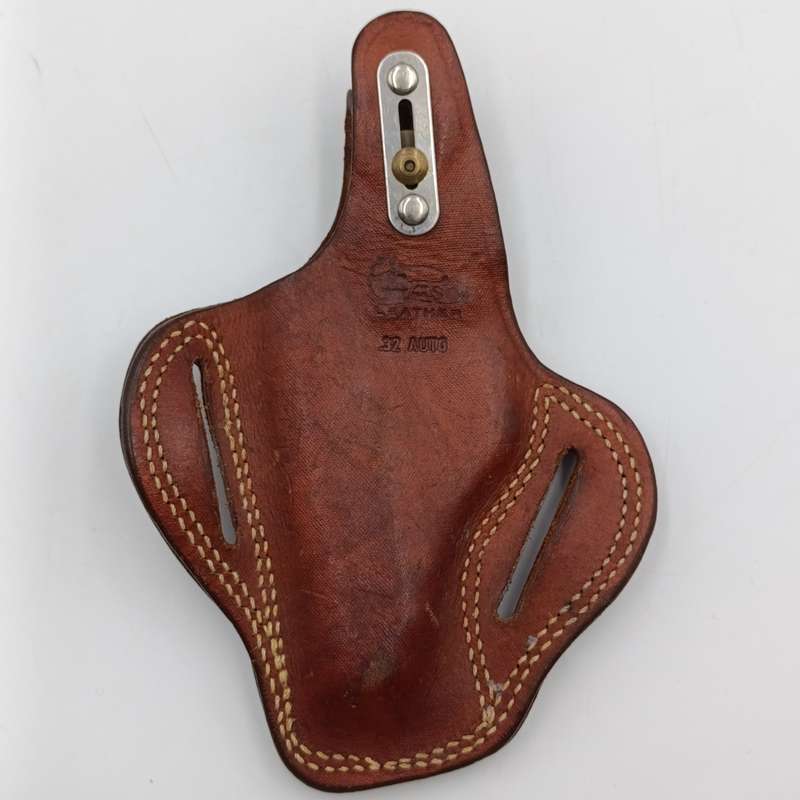 Wl Paso Leather right hand gun holster for 32 Auto