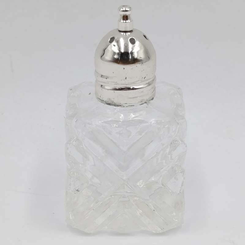 Lot of 8 salt shakers unused/undamaged in original box
