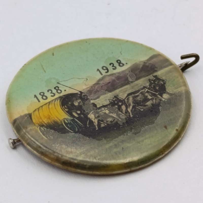 1938 Groot Trek tin badge