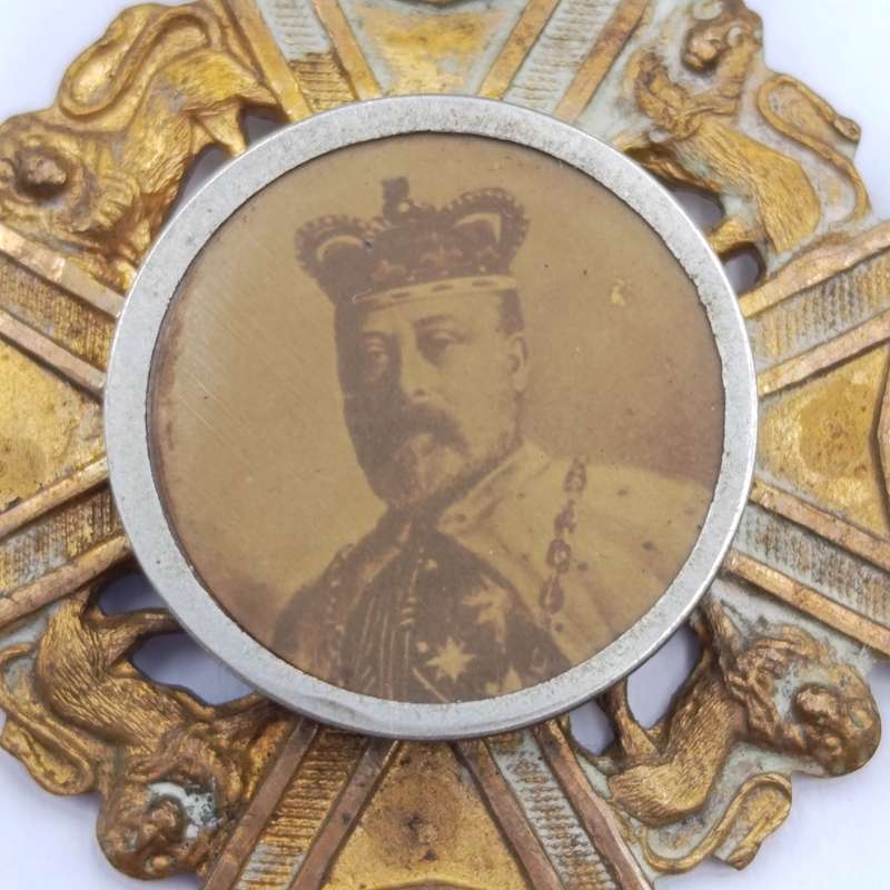 Vintage Edward 7 pin medallion - 1902 - unusual and rarely seen