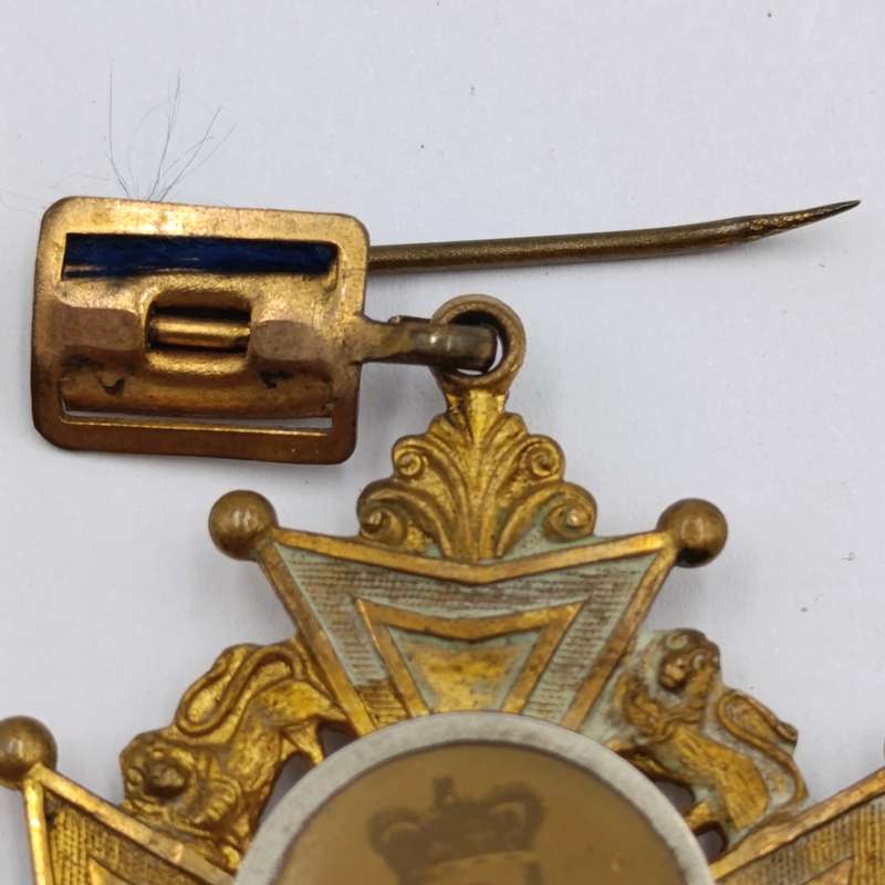 Vintage Edward 7 pin medallion - 1902 - unusual and rarely seen