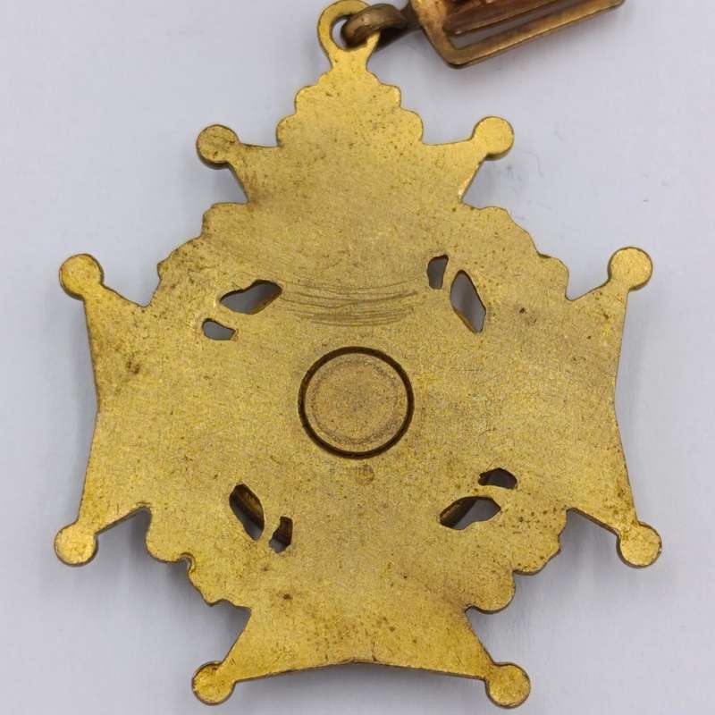 Vintage Edward 7 pin medallion - 1902 - unusual and rarely seen