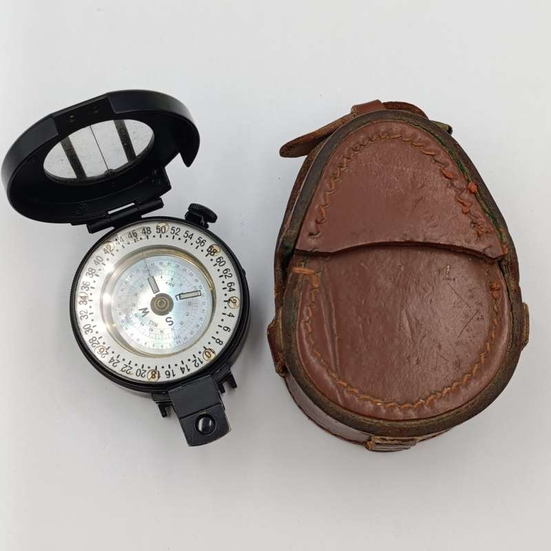 Vintage M73 compass made in UK - in original leather case - working