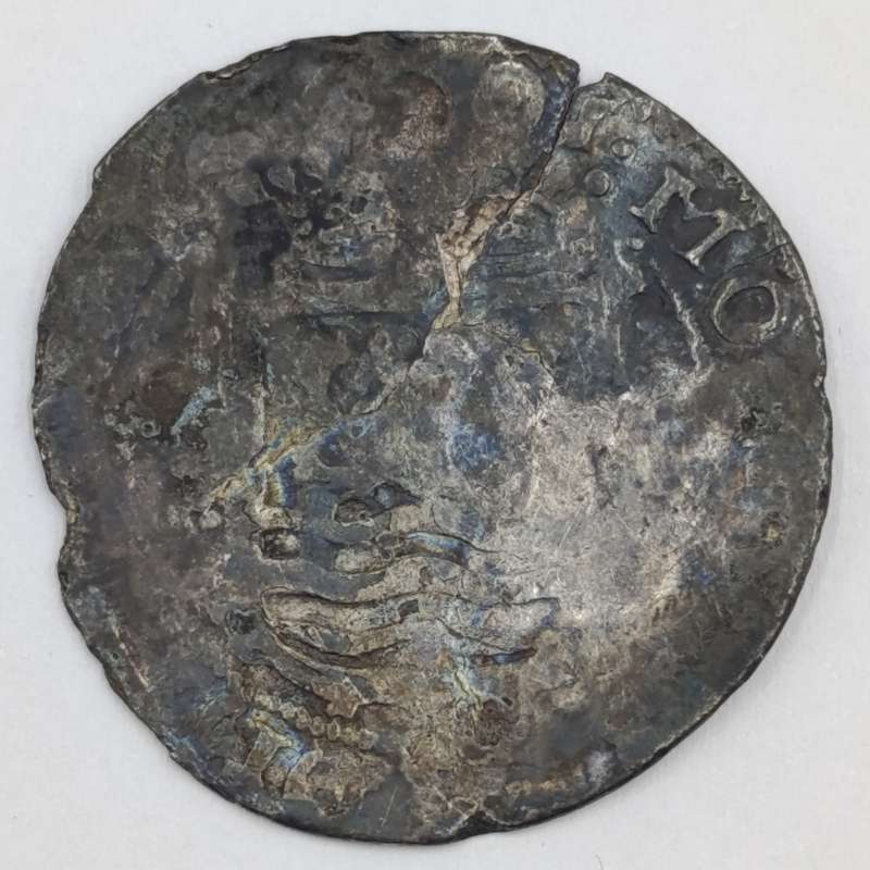Shipwreck conglomorate with blue porcelain - Also shipwreck coin from the same wreck