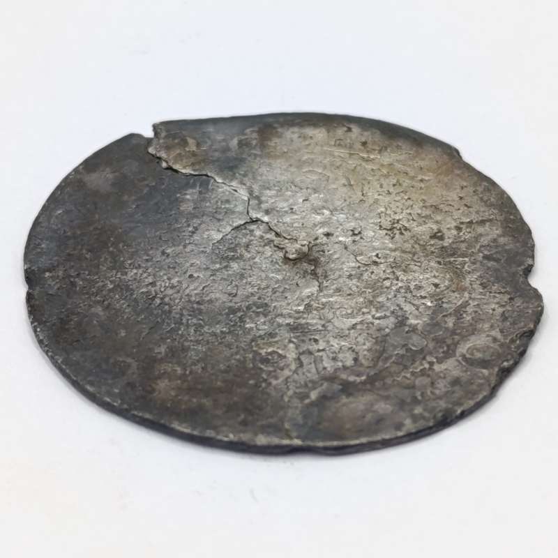 Shipwreck conglomorate with blue porcelain - Also shipwreck coin from the same wreck