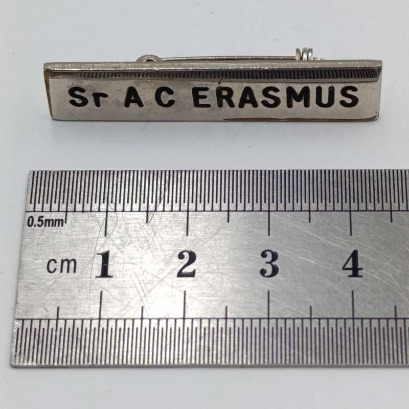 Ontdekkers Hospital silver badge plus nameplate Sister AC Erasmus