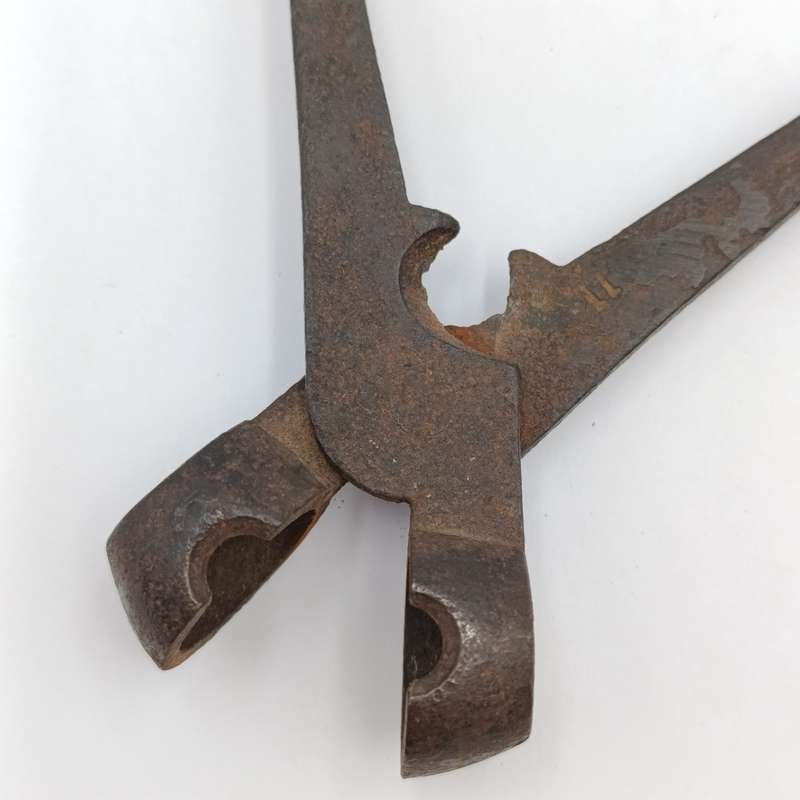 Antique round bullit mold/cutter