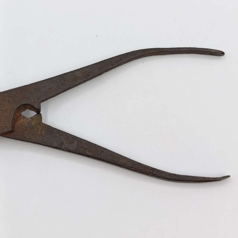 Antique round bullit mold/cutter