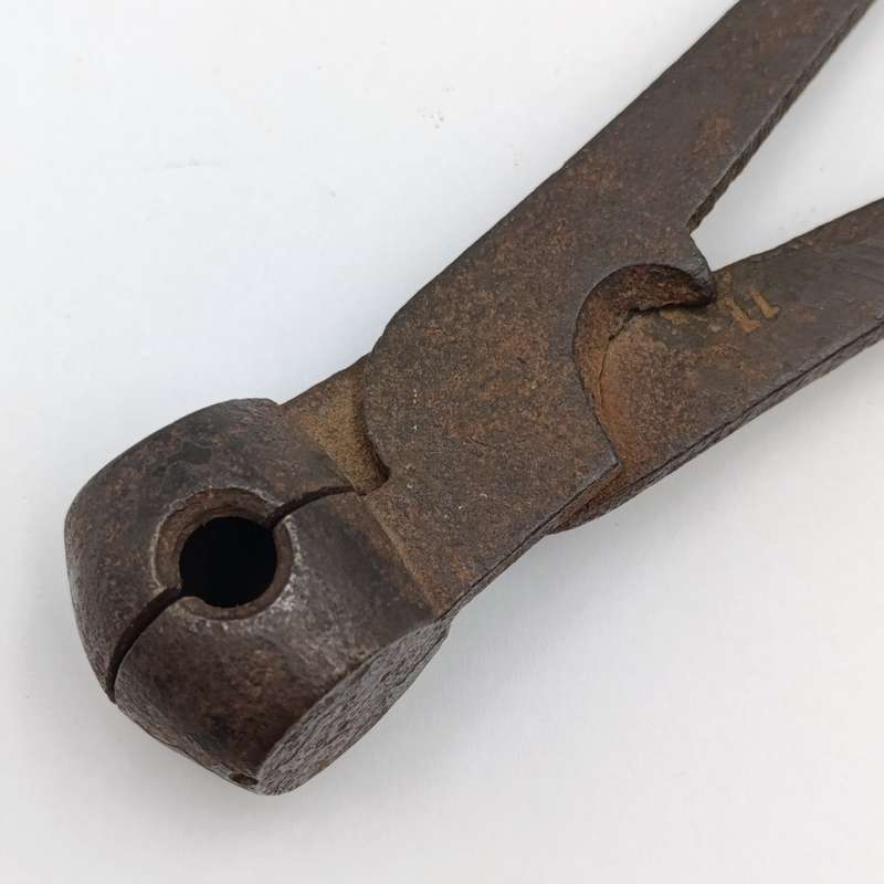 Antique round bullit mold/cutter