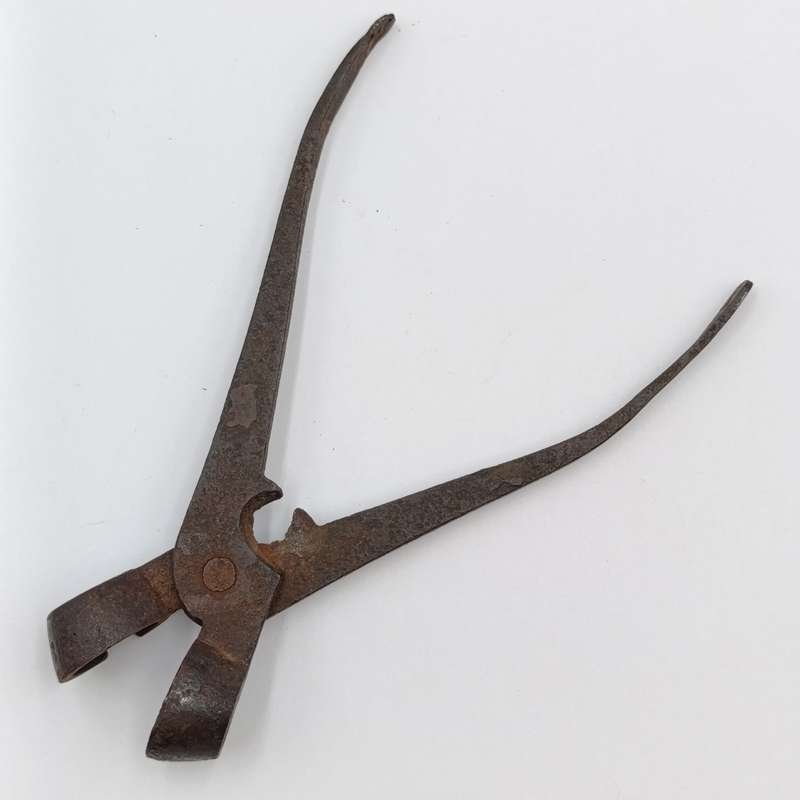 Antique round bullit mold/cutter