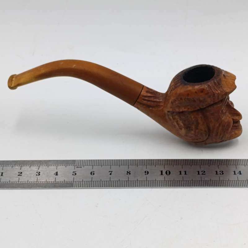 Handcarved Italian pipe - Genuine Briar - small chip on cap