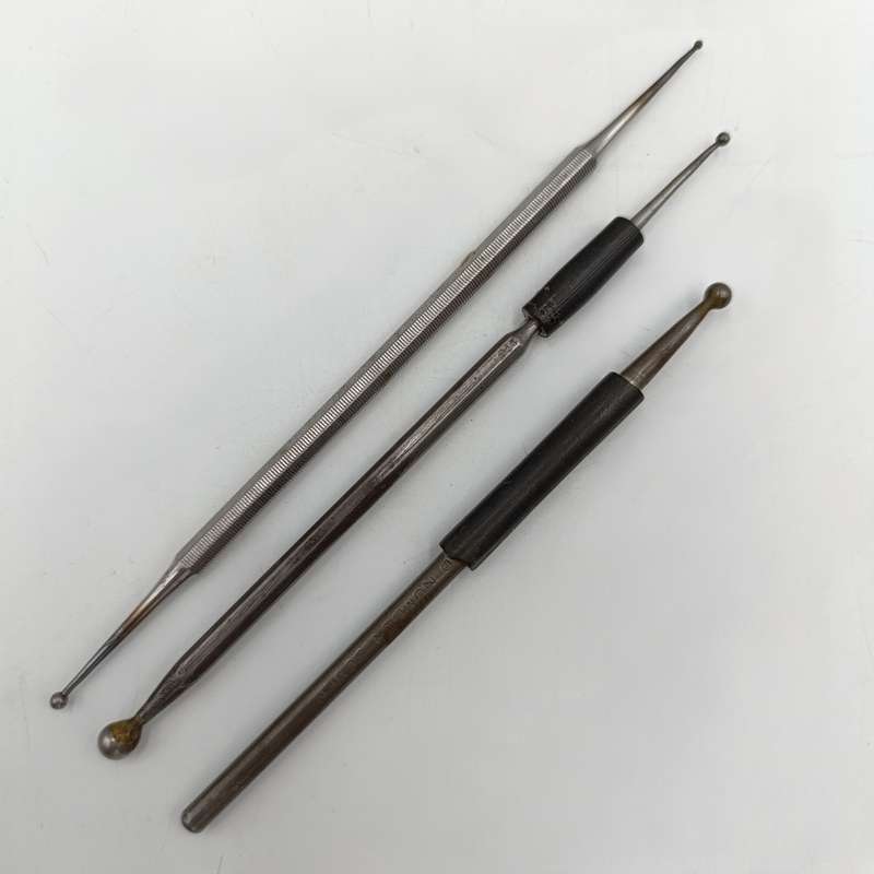 Lot of vintage clay modelling tools in pouch