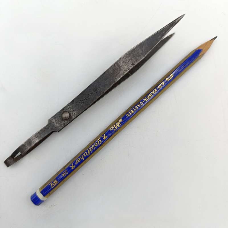 Lot of vintage clay modelling tools in pouch