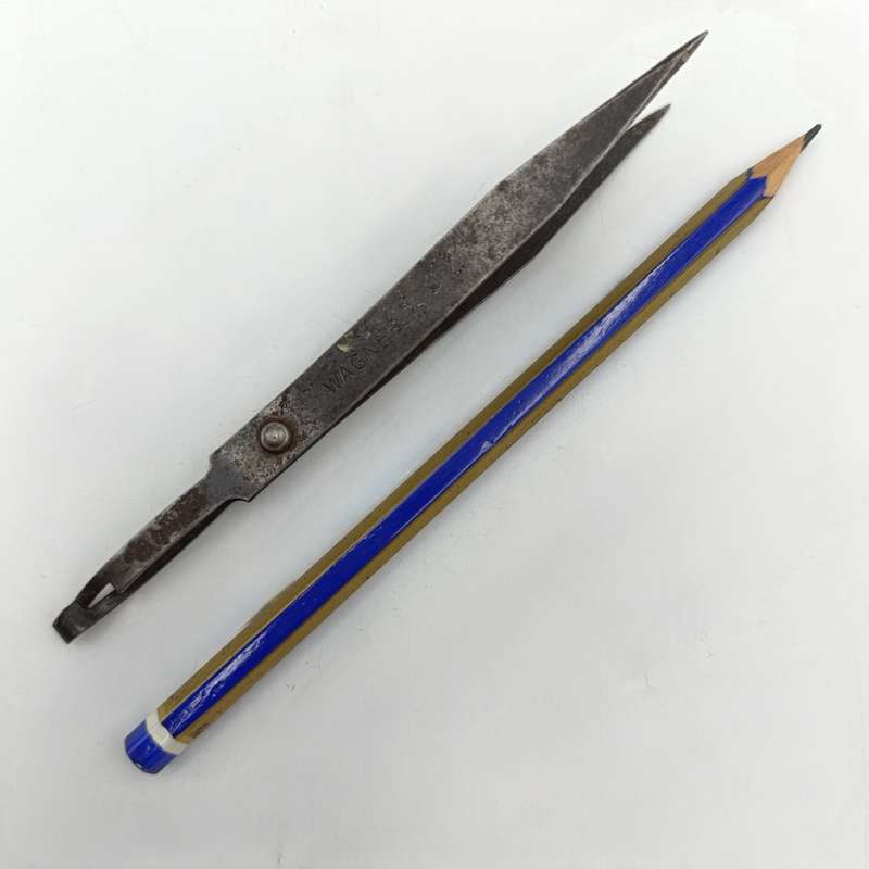 Lot of vintage clay modelling tools in pouch