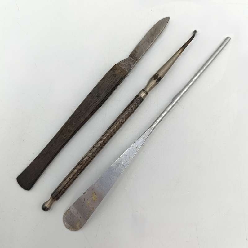 Lot of vintage clay modelling tools in pouch