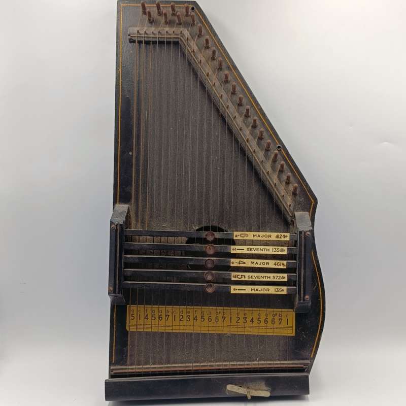 Vintage 5 chord autoharp musical instrument