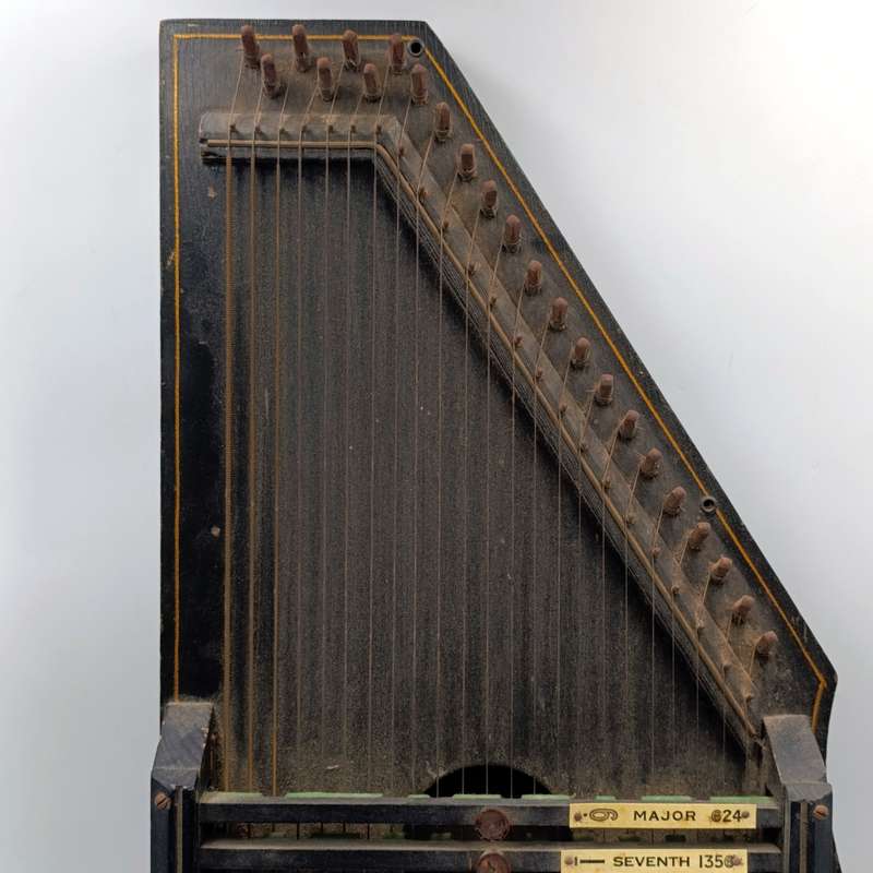Vintage 5 chord autoharp musical instrument