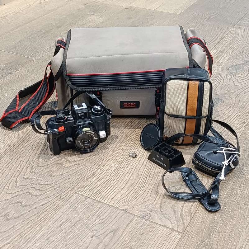 Vintage Nikon Nikonos IV-A underwater 35mm camera with bag
