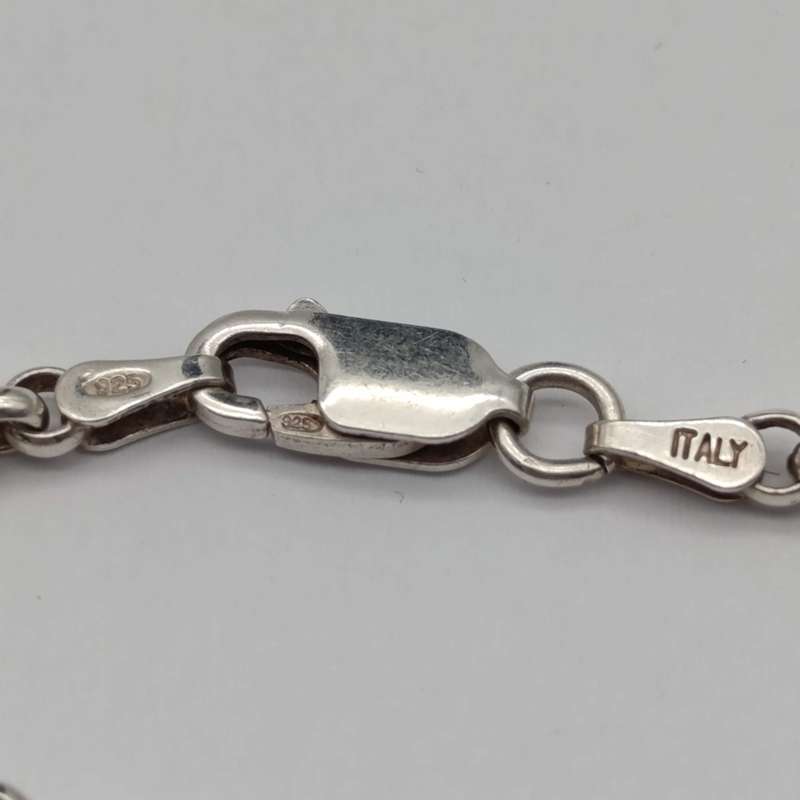 Beautiful Sterling silver bracelet with hands - weighs 9.4g - length 20cm