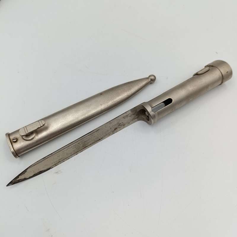 Vintage Statepresident's guards R1 bayonet - chromed- in white frog
