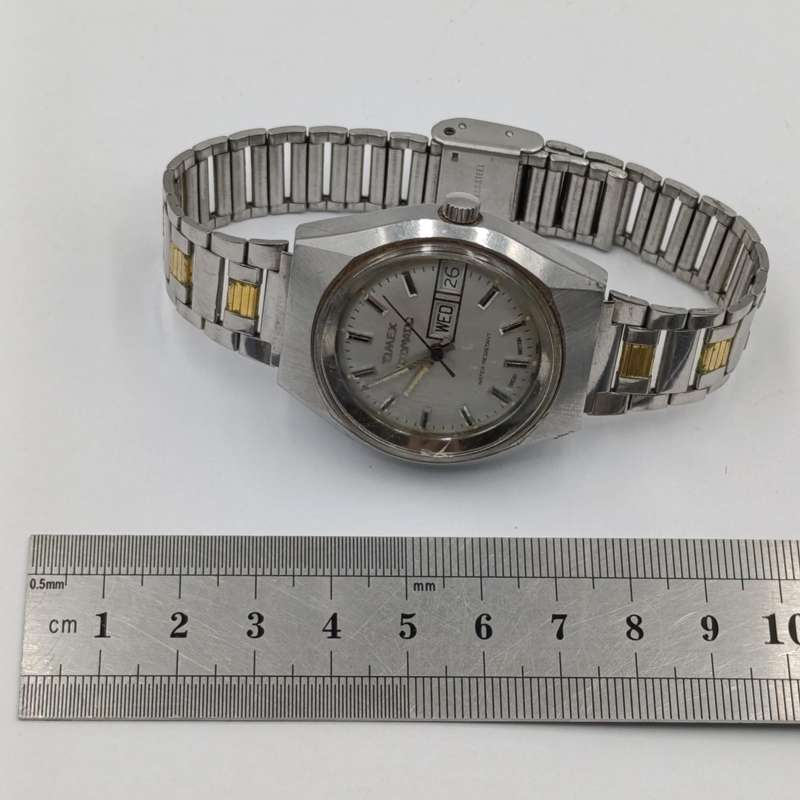Vintage Timex mens automatic watch with date dial-working