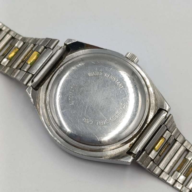 Vintage Timex mens automatic watch with date dial-working