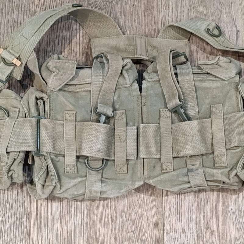 SADF Kidney, ammo and R1 ammo pouches on webbing belt