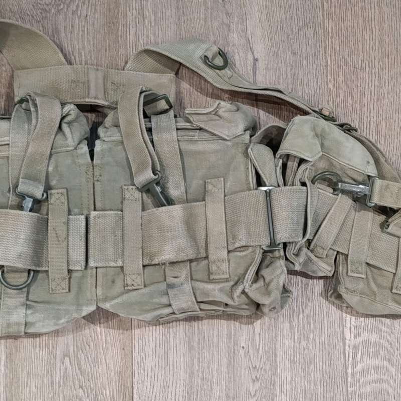 SADF Kidney, ammo and R1 ammo pouches on webbing belt