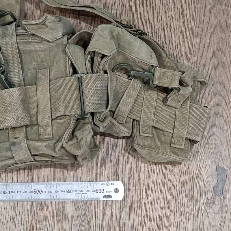 SADF Kidney, ammo and R1 ammo pouches on webbing belt