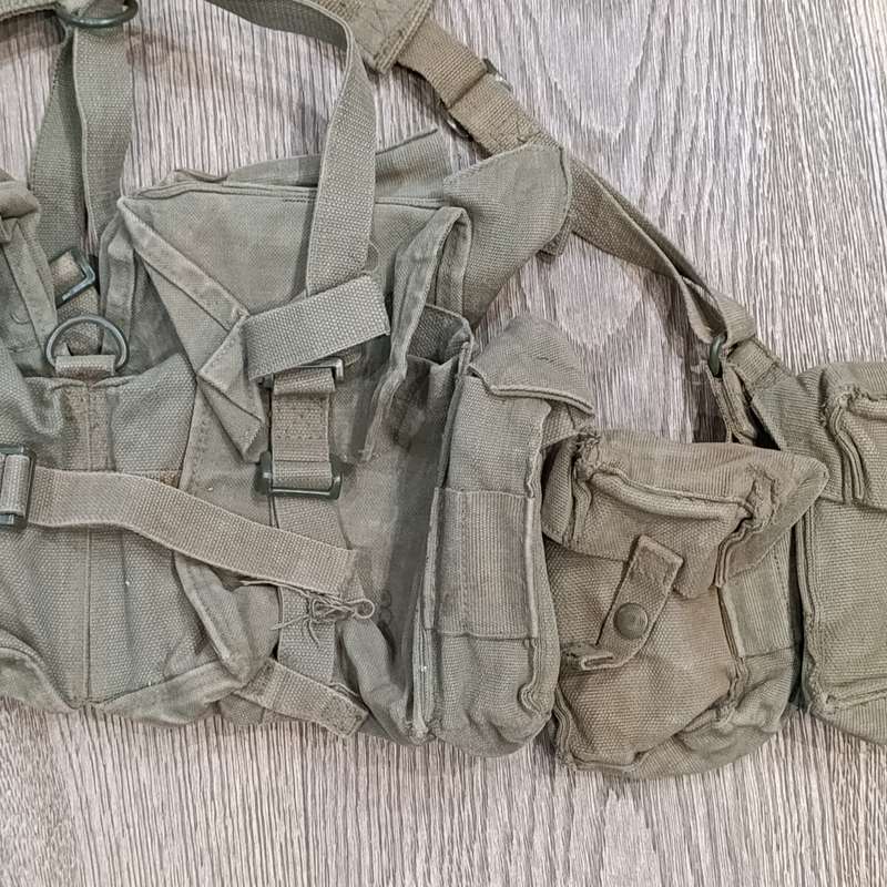 SADF Kidney, ammo and R1 ammo pouches on webbing belt