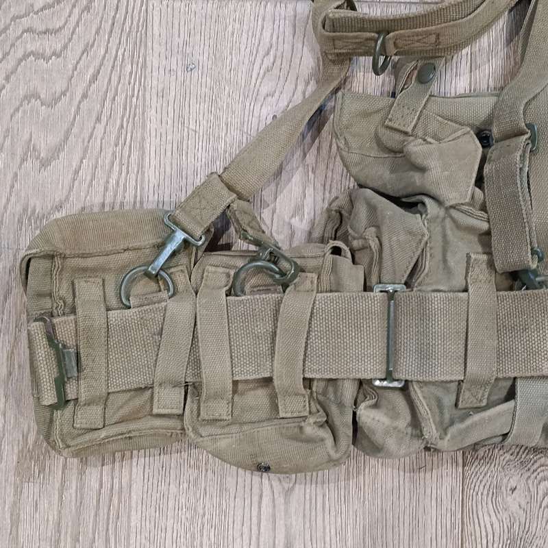 SADF Kidney, ammo and R1 ammo pouches on webbing belt