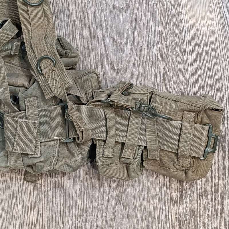 SADF Kidney, ammo and R1 ammo pouches on webbing belt