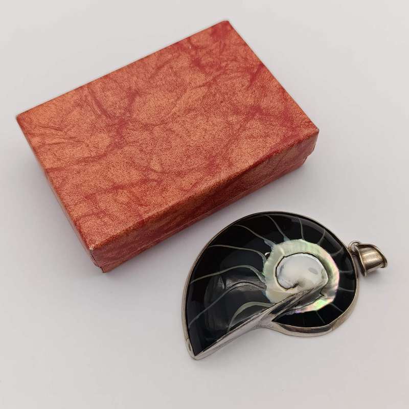 Vintage Nuutitles Shell in sterling silver pendant