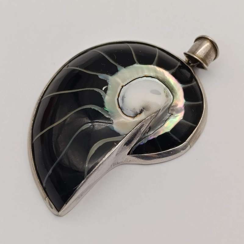 Vintage Nuutitles Shell in sterling silver pendant