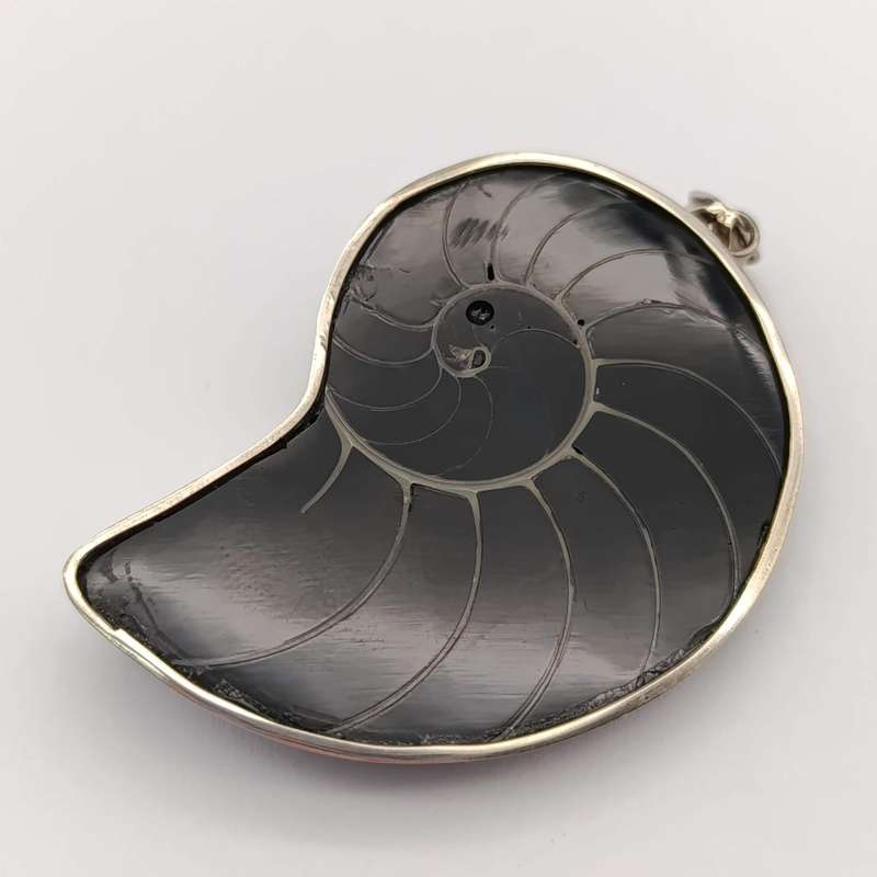 Vintage Nuutitles Shell in sterling silver pendant