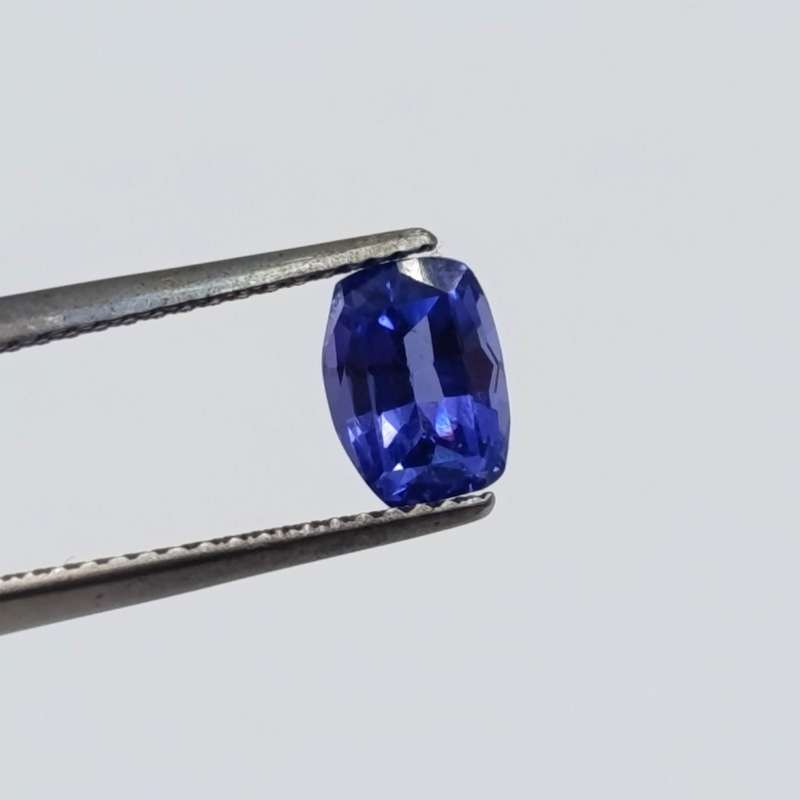 Tanzanite of 1,32 carat Octagon cut Intense blue purple and high clarity