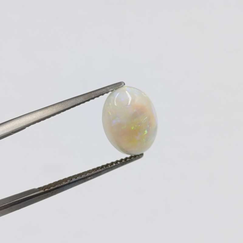 Beautiful multi color opal of 2,1 carat